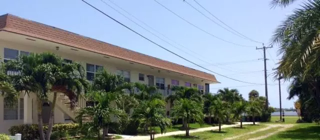 Lake Worth, FL 33460,230 S Lakeside DR 2