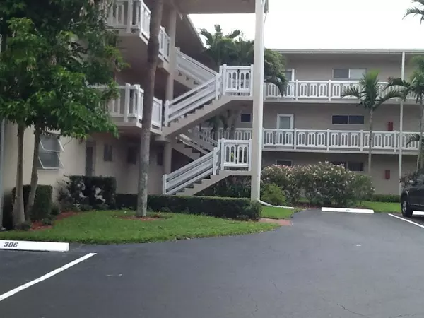 2724 S Garden DR 303, Lake Worth, FL 33461