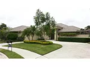 10 Bayview CT, Tequesta, FL 33469