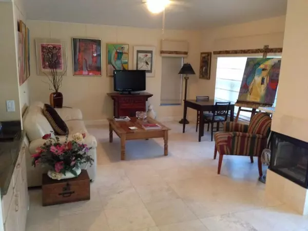 Tequesta, FL 33469,10 Bayview CT