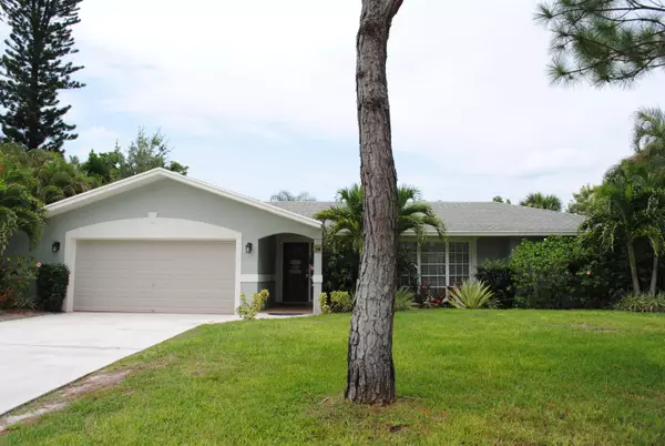 Tequesta, FL 33469,338 N Fairway