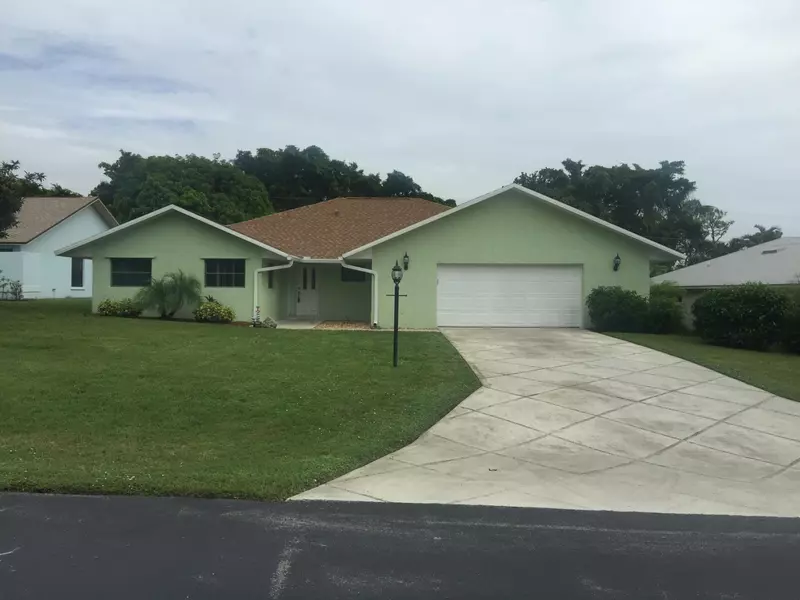 8608 SE Woodwind ST, Hobe Sound, FL 33455