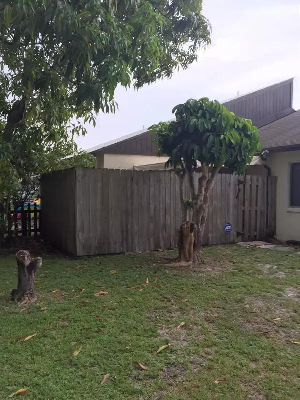 Greenacres, FL 33463,5929 S 37 ST