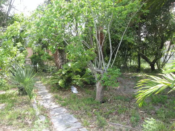 Greenacres, FL 33463,541 Broward AVE