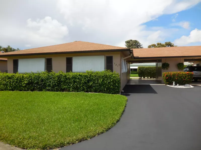 121 Mockingbird LN, Delray Beach, FL 33445