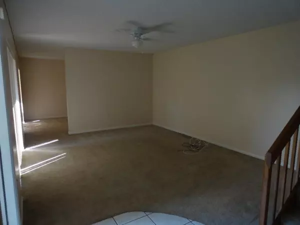 Greenacres, FL 33463,2007 20th LN 101 C