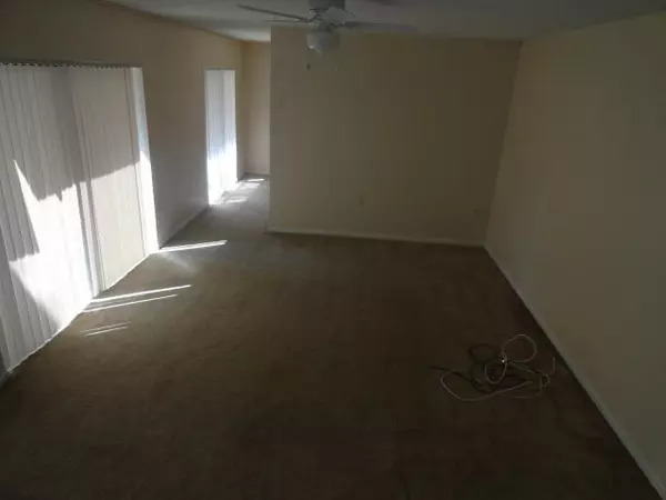 Greenacres, FL 33463,2007 20th LN 101 C