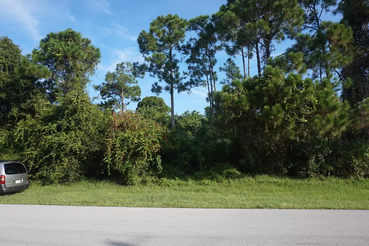 Port Saint Lucie, FL 34983,501 SE Evergreen Terr