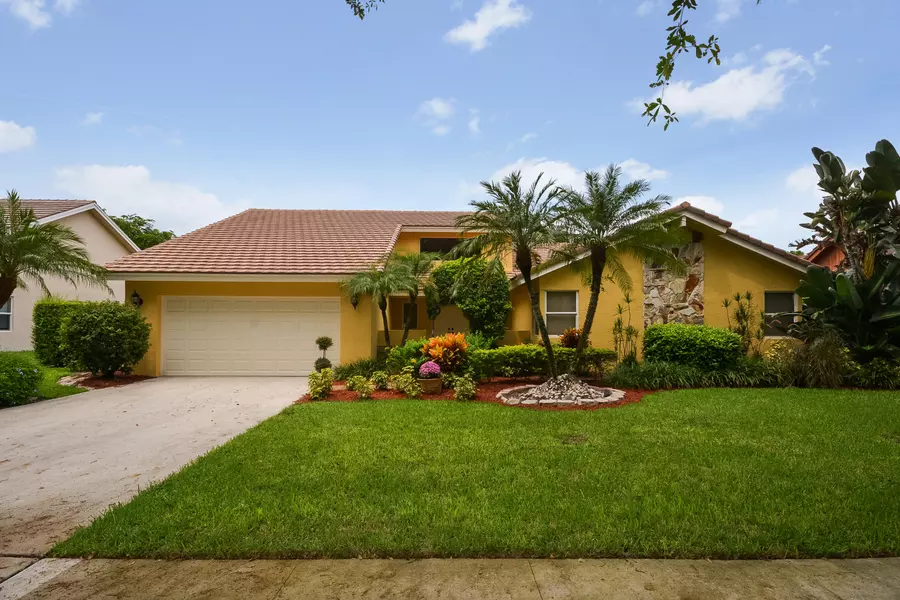 2431 NW 40th CIR, Boca Raton, FL 33431