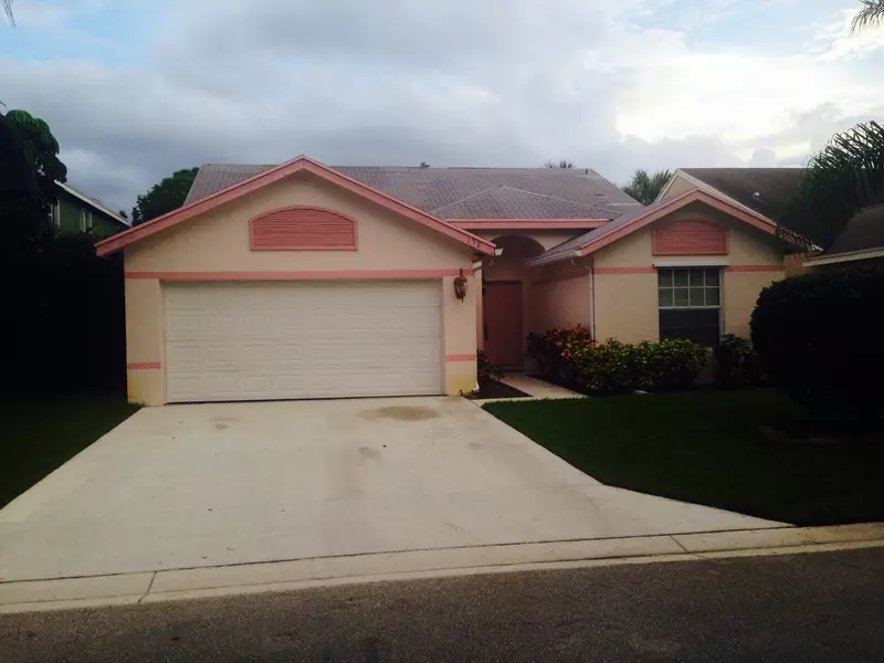 152 Heatherwood DR, Royal Palm Beach, FL 33411