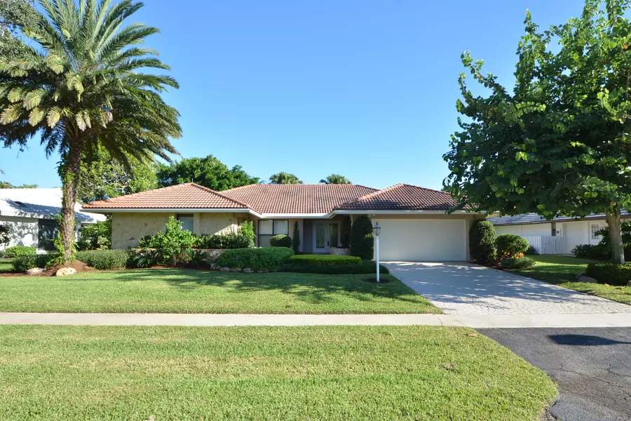 4406 White Cedar LN, Delray Beach, FL 33445