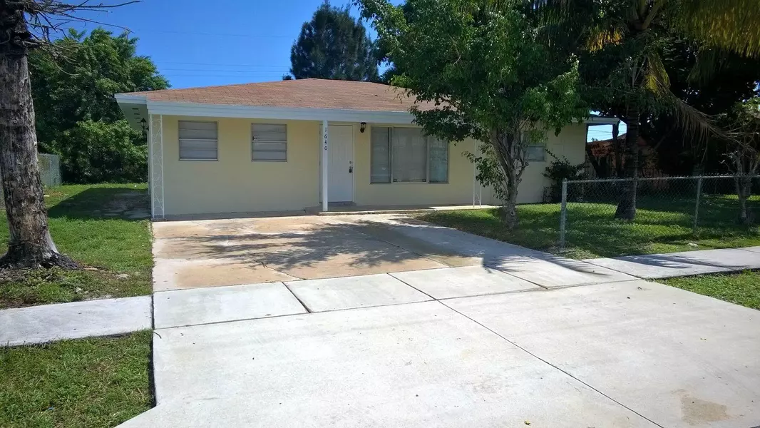 1640 NW 1st CT, Boynton Beach, FL 33435