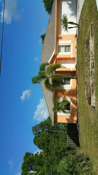 5906 Spruce DR, Fort Pierce, FL 34982