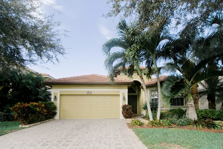 7916 Monarch CT, Delray Beach, FL 33446