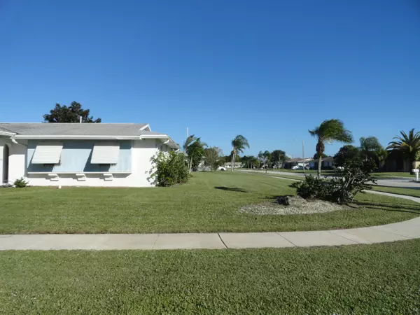 Port Saint Lucie, FL 34983,875 SE Tierra CT