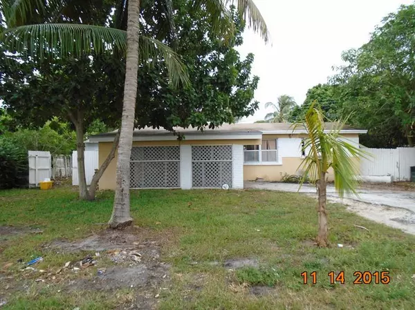 2104 W Carrol CIR, West Palm Beach, FL 33415