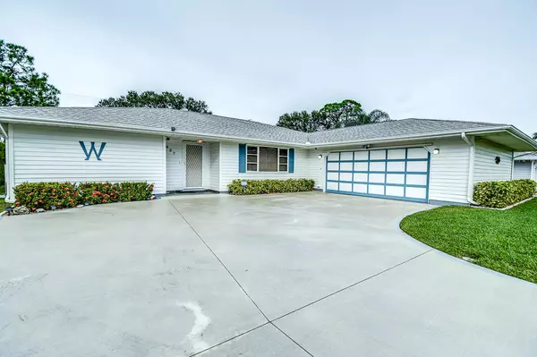 827 SE Carnival AVE, Port Saint Lucie, FL 34983