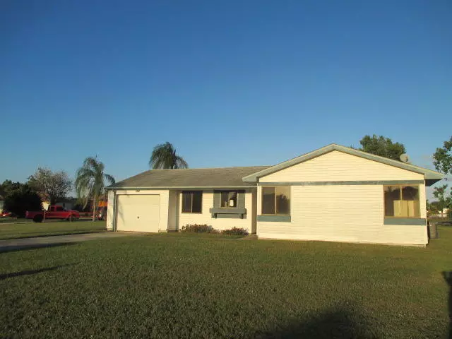 2082 SE West Dunbrooke CIR, Port Saint Lucie, FL 34952