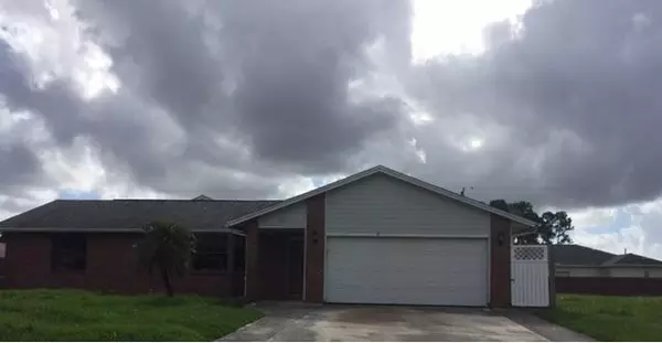 564 SW Ray AVE, Port Saint Lucie, FL 34983