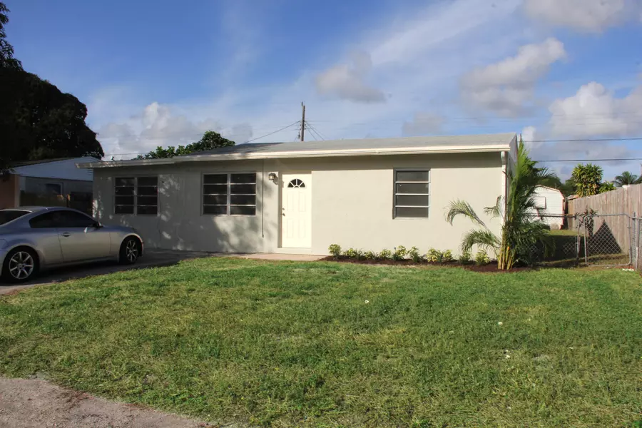 3018 Giuliano AVE, Lake Worth, FL 33461