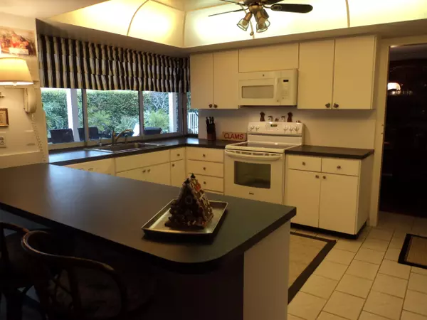 Tequesta, FL 33469,306 N Fairway