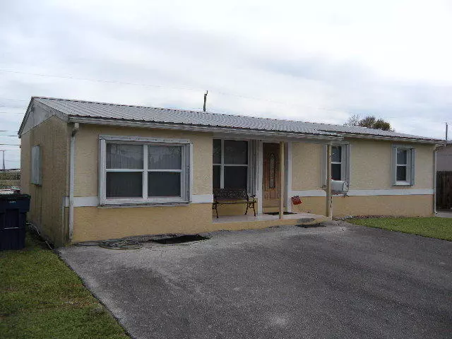 901 Whitaker Road, Belle Glade, FL 33430