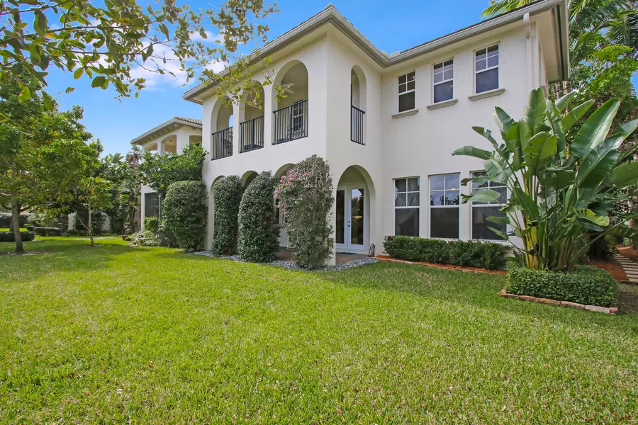 947 Mill Creek DR, Palm Beach Gardens, FL 33410