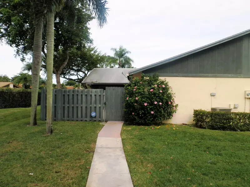 1146 Summit Trail CIR B, West Palm Beach, FL 33415