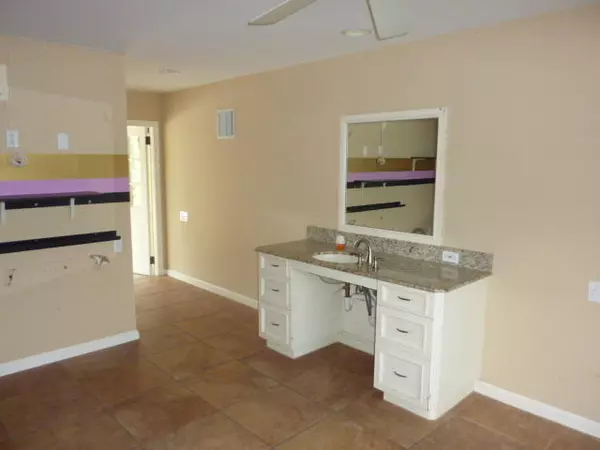 Lantana, FL 33462,139 N 12th ST