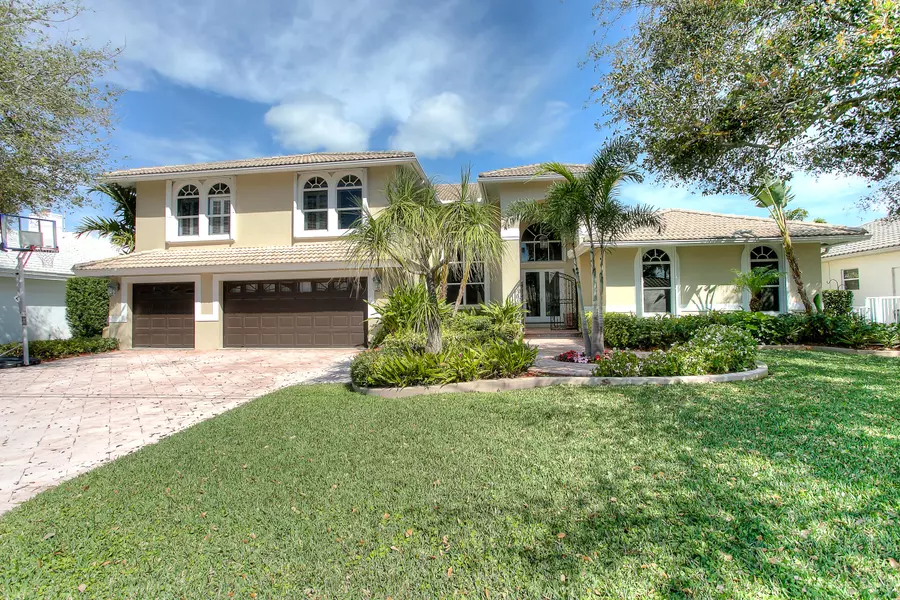 945 Dogwood DR, Delray Beach, FL 33483