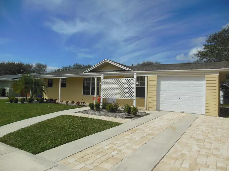 19156 SE SOUTHGATE DR, Tequesta, FL 33469