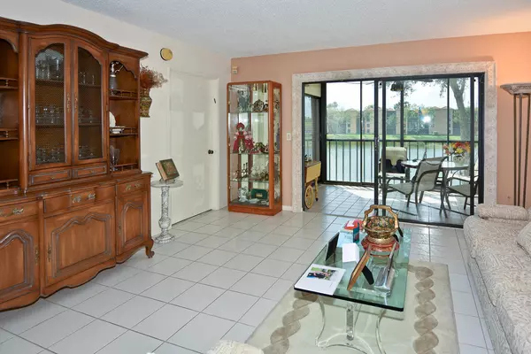 Delray Beach, FL 33484,6037 Pointe Regal CIR 207