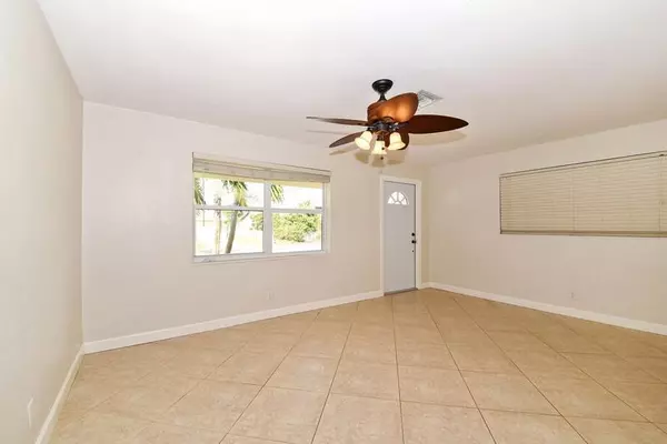 Boynton Beach, FL 33426,508 NW 8th CT