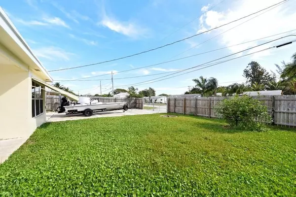 Boynton Beach, FL 33426,508 NW 8th CT