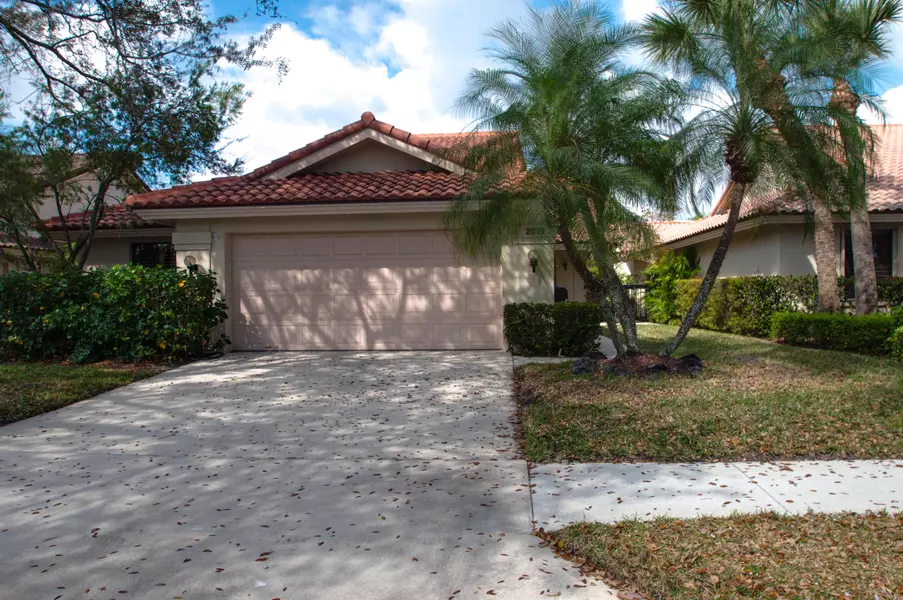 2815 Hawthorne LN, West Palm Beach, FL 33409