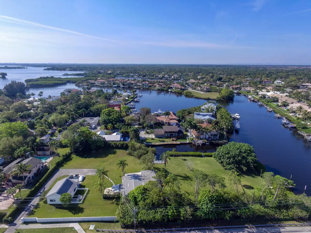 Tequesta, FL 33469,9228 SE Island WAY