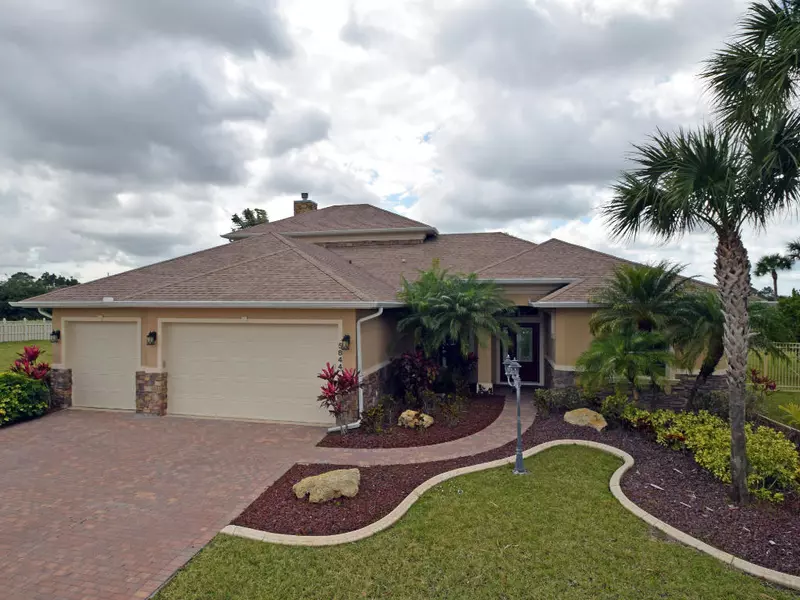 5844 NW Windy Pines LN, Port Saint Lucie, FL 34986