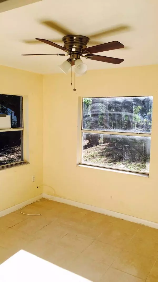 Fort Pierce, FL 34950,607 N 19th ST