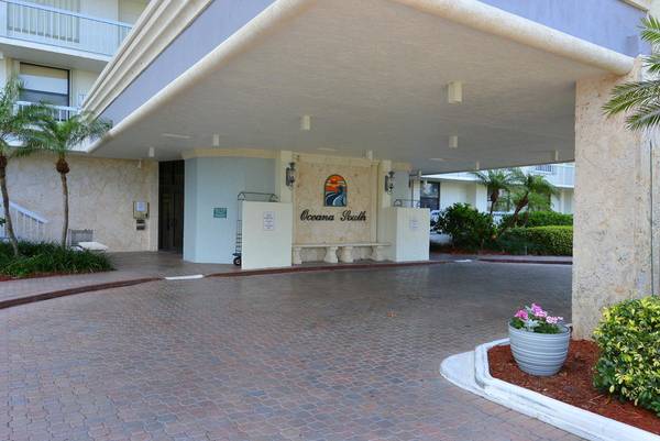 Jensen Beach, FL 34957,10600 S Ocean DR 105