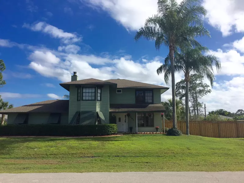 582 SE Wallace TER, Port Saint Lucie, FL 34983