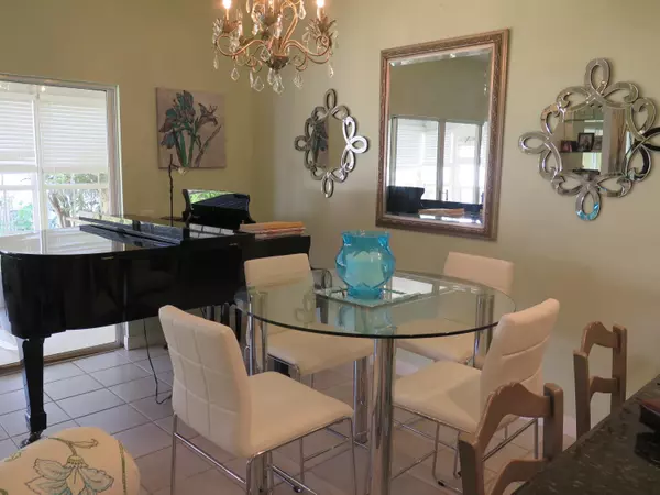 Tequesta, FL 33469,16 Laurel Oaks CIR 16