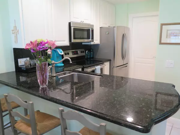 Tequesta, FL 33469,16 Laurel Oaks CIR 16