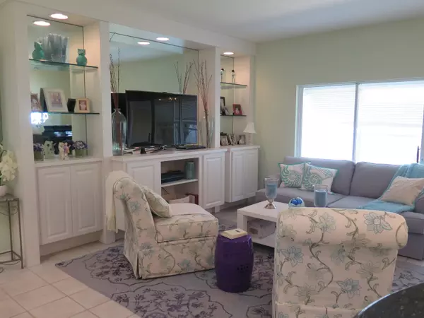 Tequesta, FL 33469,16 Laurel Oaks CIR 16