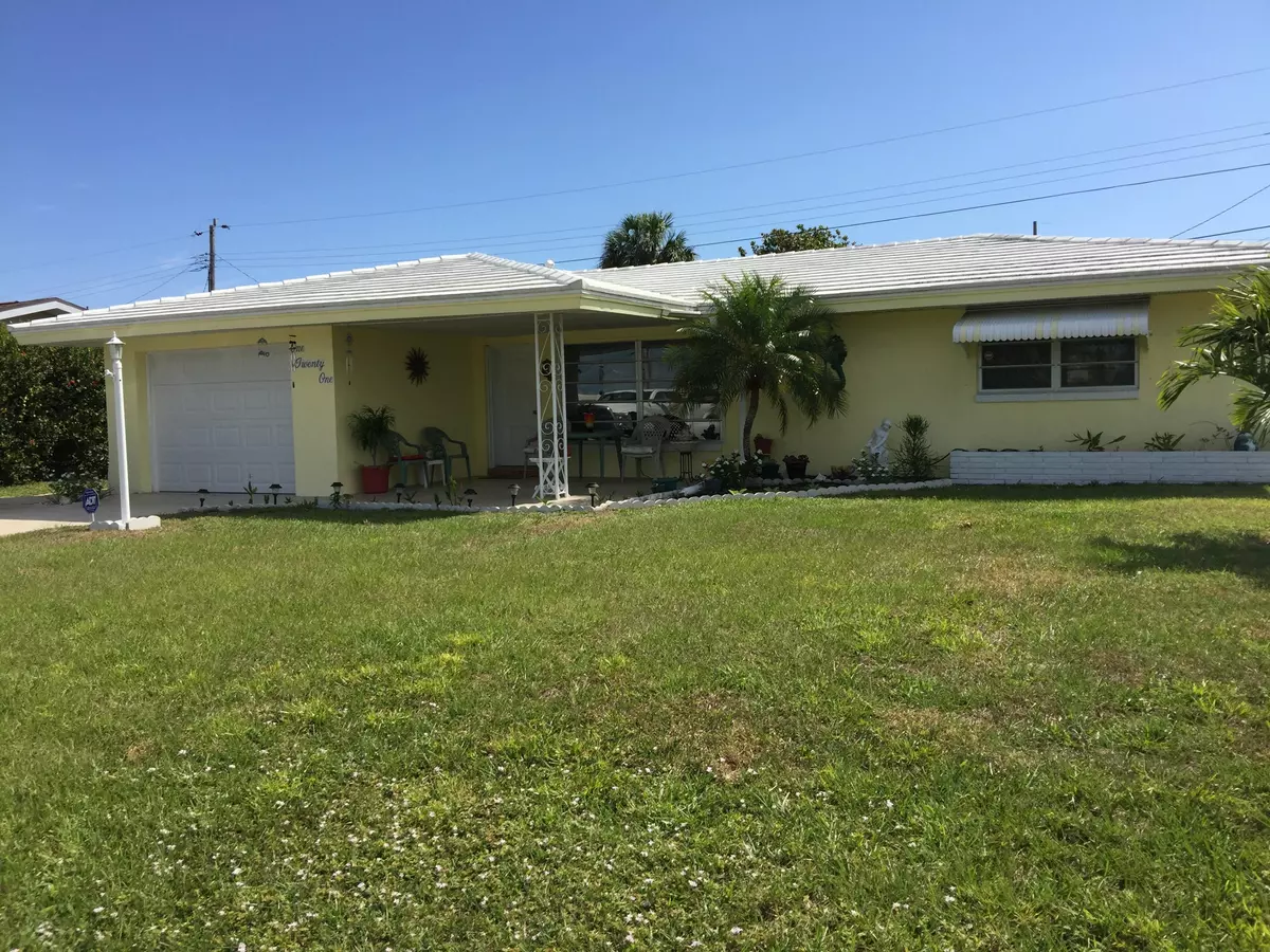 Port Saint Lucie, FL 34952,121 SE Beach AVE