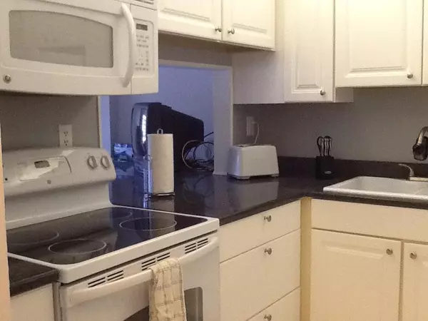 Lake Worth, FL 33461,2562 N Garden DR 201