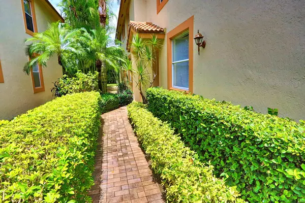 Boca Raton, FL 33496,6221 Island Walk A