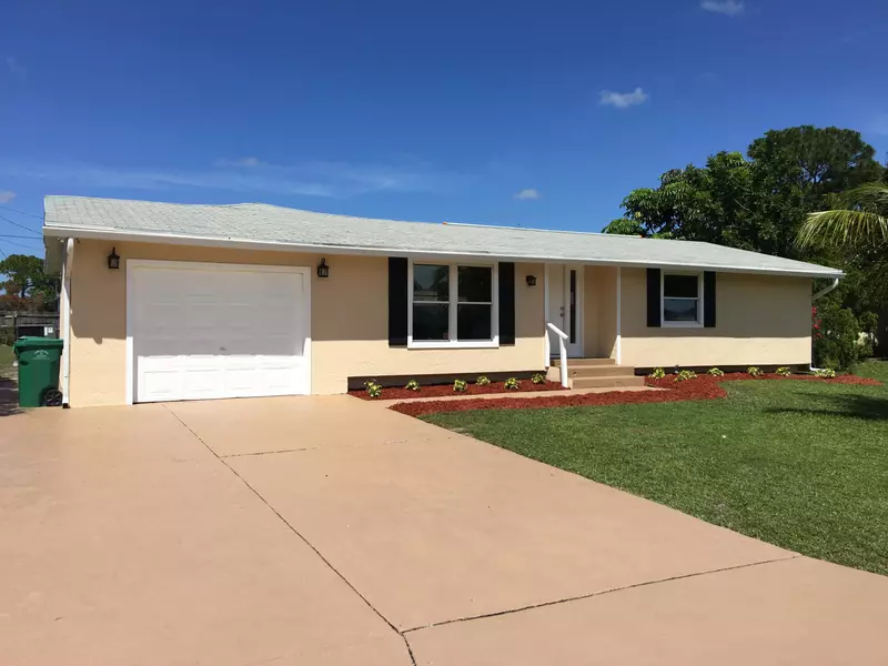 1129 SE Preston LN, Port Saint Lucie, FL 34953