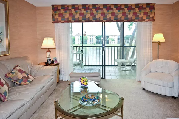 Delray Beach, FL 33484,6193 Pointe Regal CIR 205