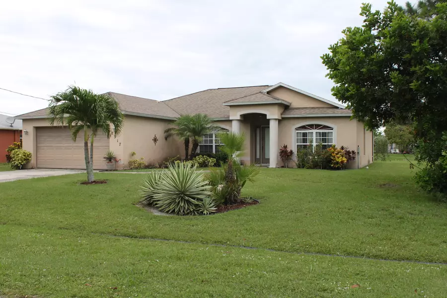 2317 SE Rock Springs DR, Port Saint Lucie, FL 34953