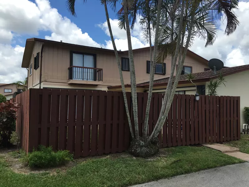 4211 N Landar DR, Lake Worth, FL 33463